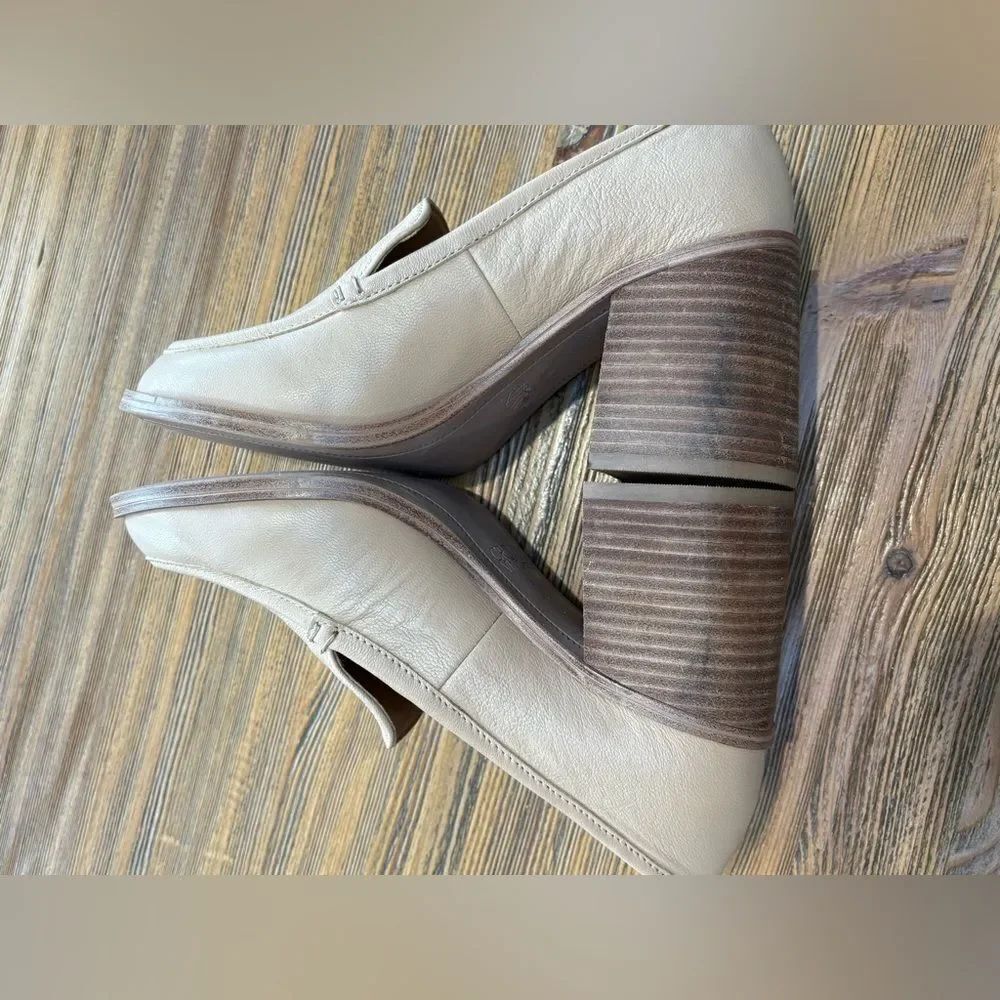 NWOT ! Crown Vintage Women's Beige Pump Heels - Picture 4 of 13
